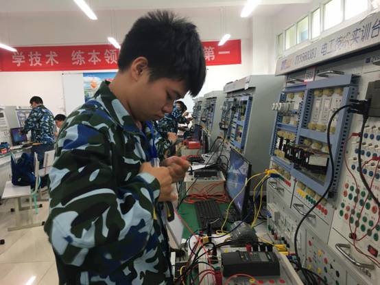 贵阳市第三届技能之星“吉利杯“观山湖区选拔赛照片、视频IMG_5071